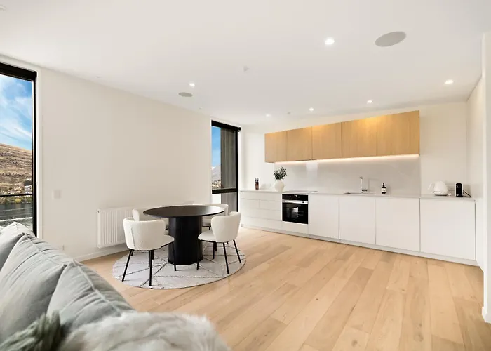 Warning Extreme Views 4 Bed 3 Bath Luxury