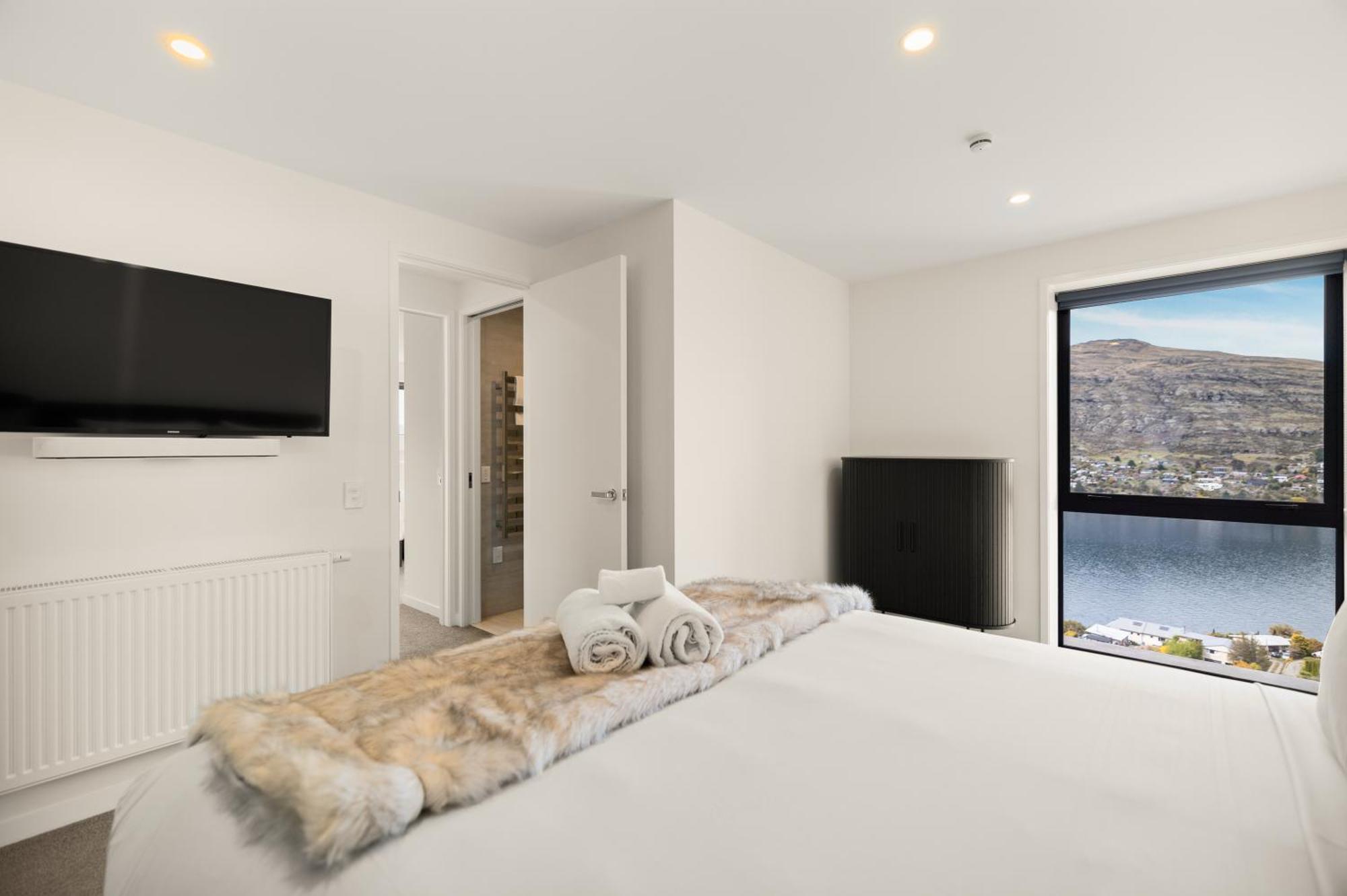 Villa Warning Extreme Views 4 Bed 3 Bath Luxury Queenstown