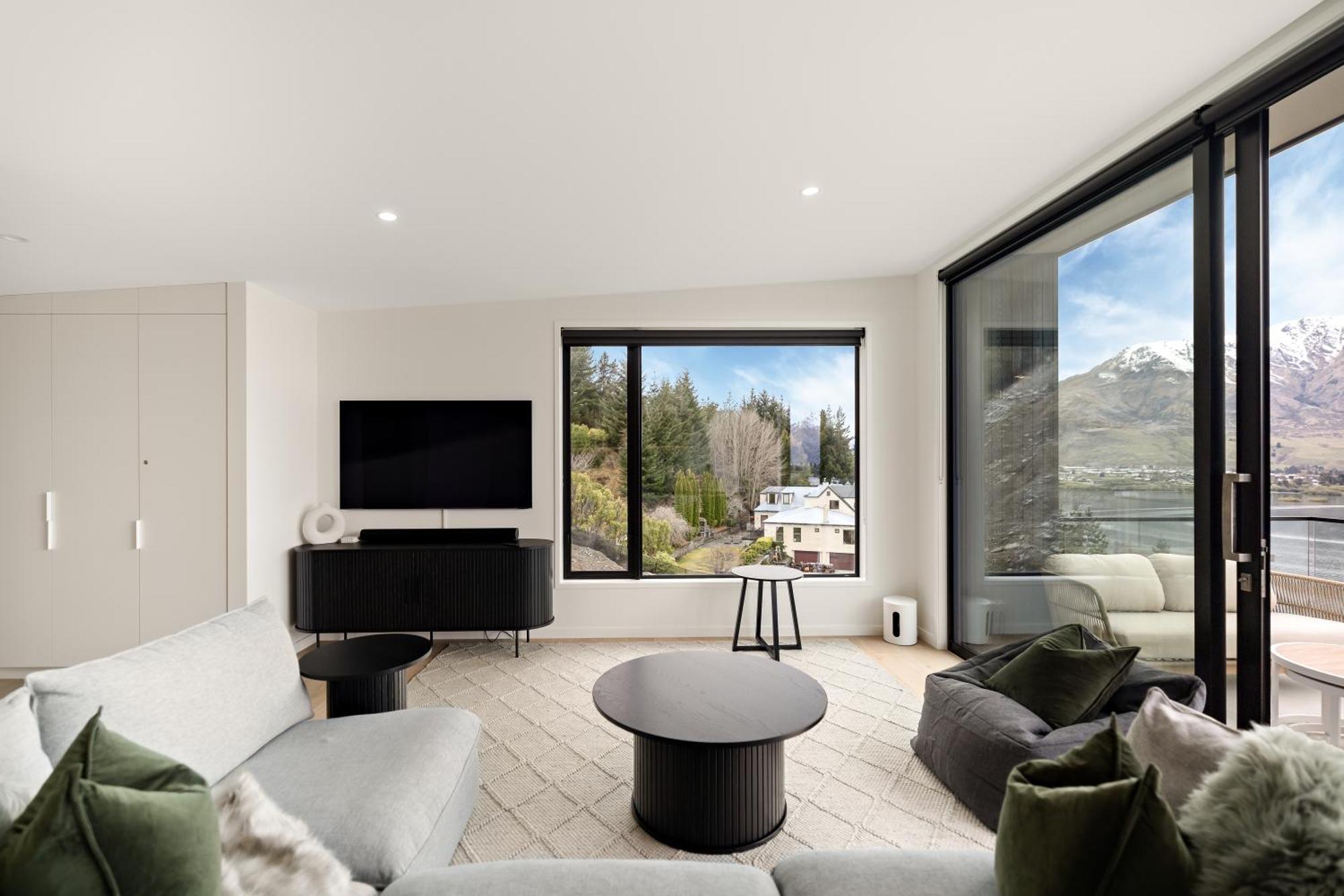 Villa Warning Extreme Views 4 Bed 3 Bath Luxury Queenstown