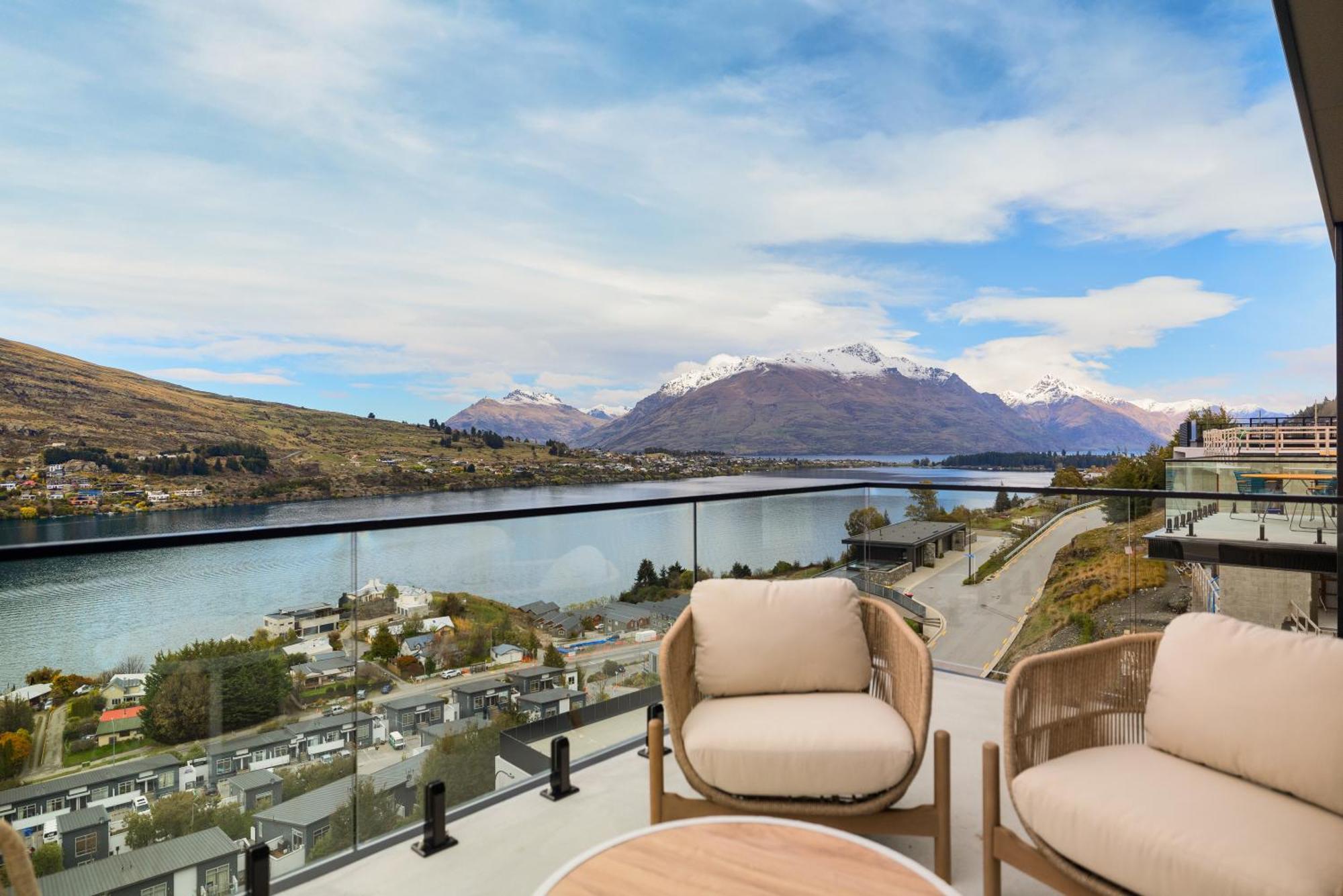 Warning Extreme Views 4 Bed 3 Bath Luxury
