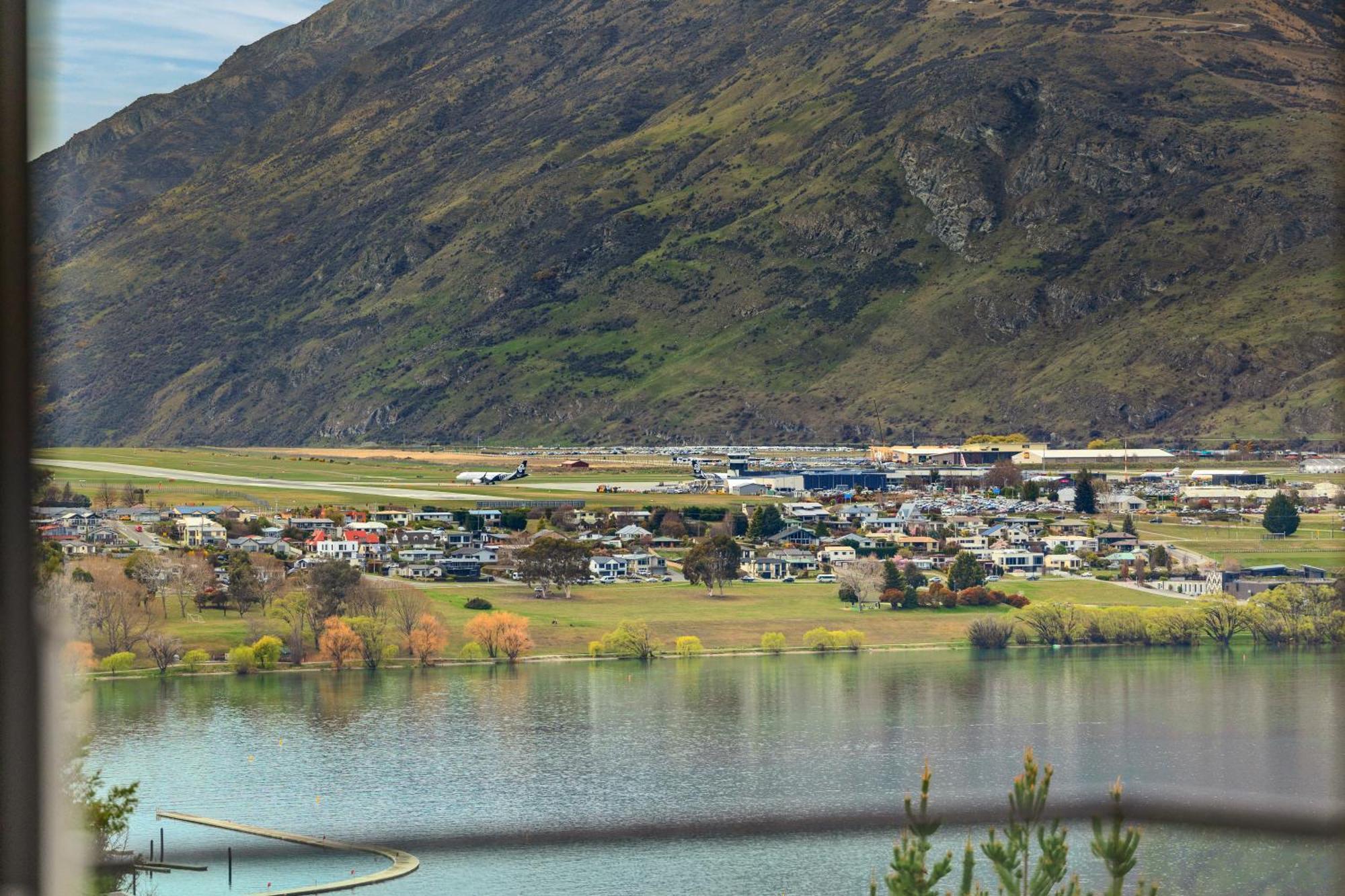 Warning Extreme Views 4 Bed 3 Bath Luxury Villa Queenstown