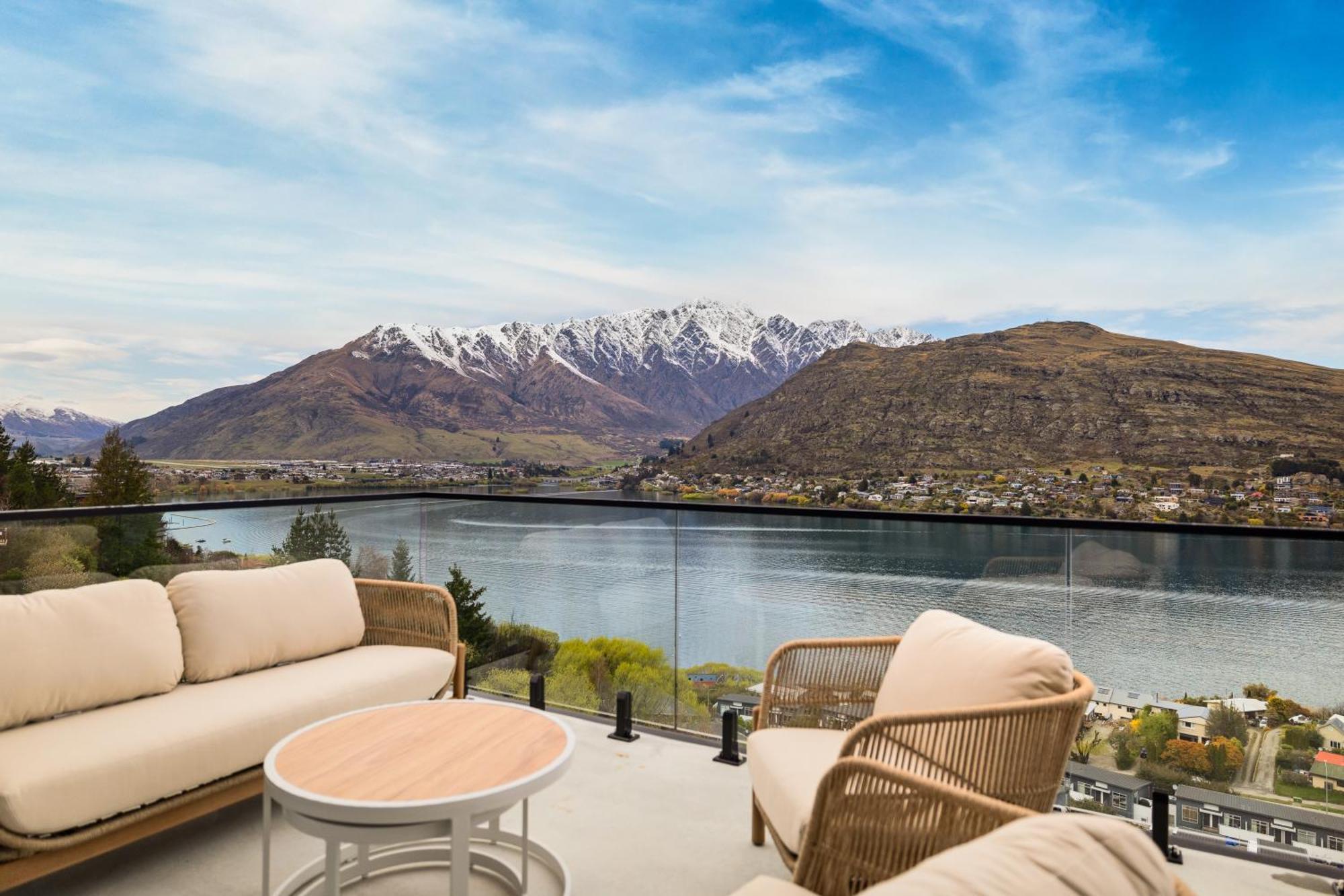 Warning Extreme Views 4 Bed 3 Bath Luxury *