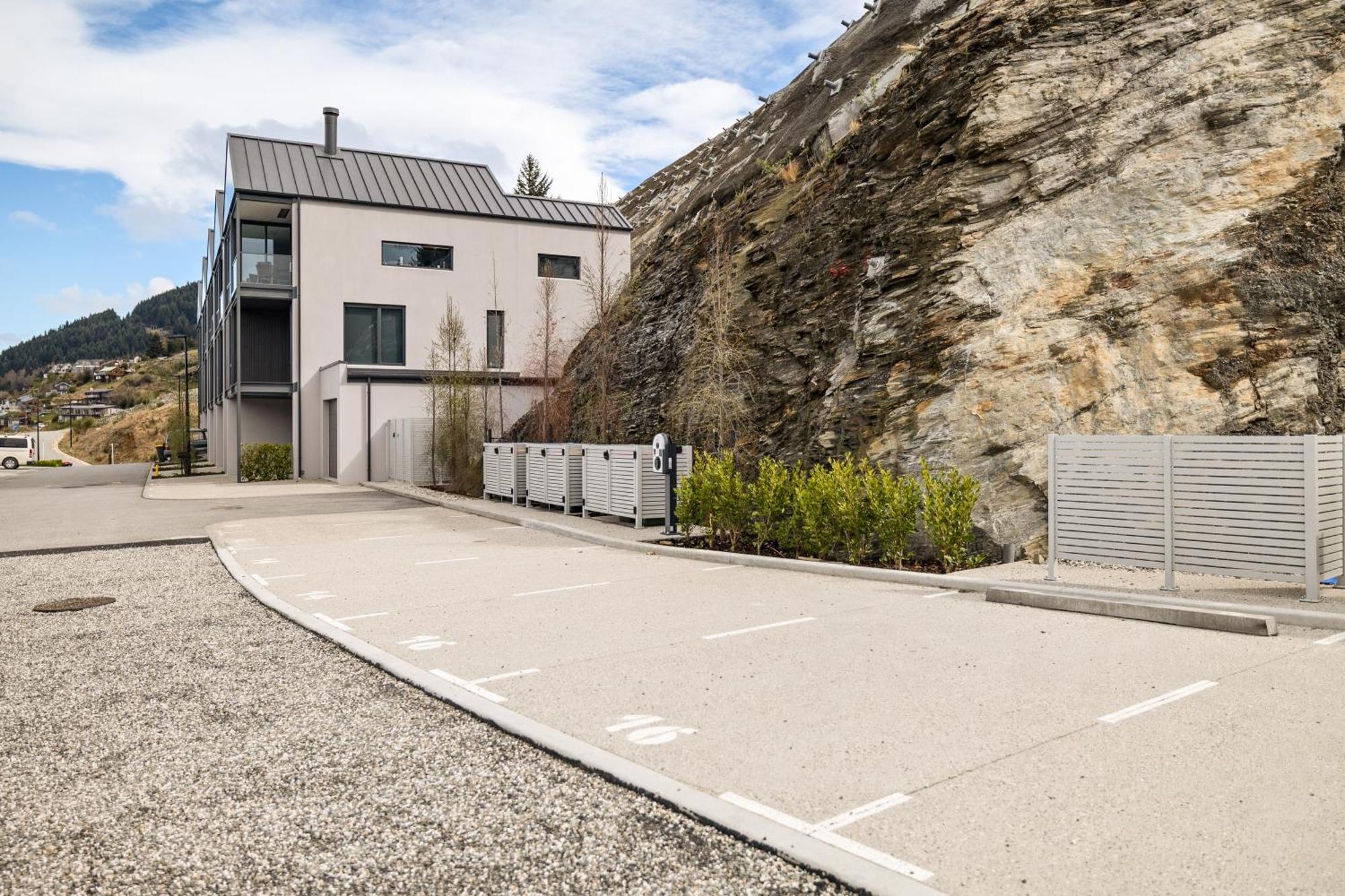 Warning Extreme Views 4 Bed 3 Bath Luxury Villa Queenstown