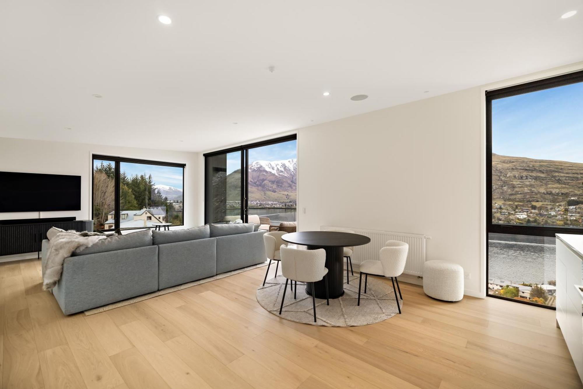 Warning Extreme Views 4 Bed 3 Bath Luxury