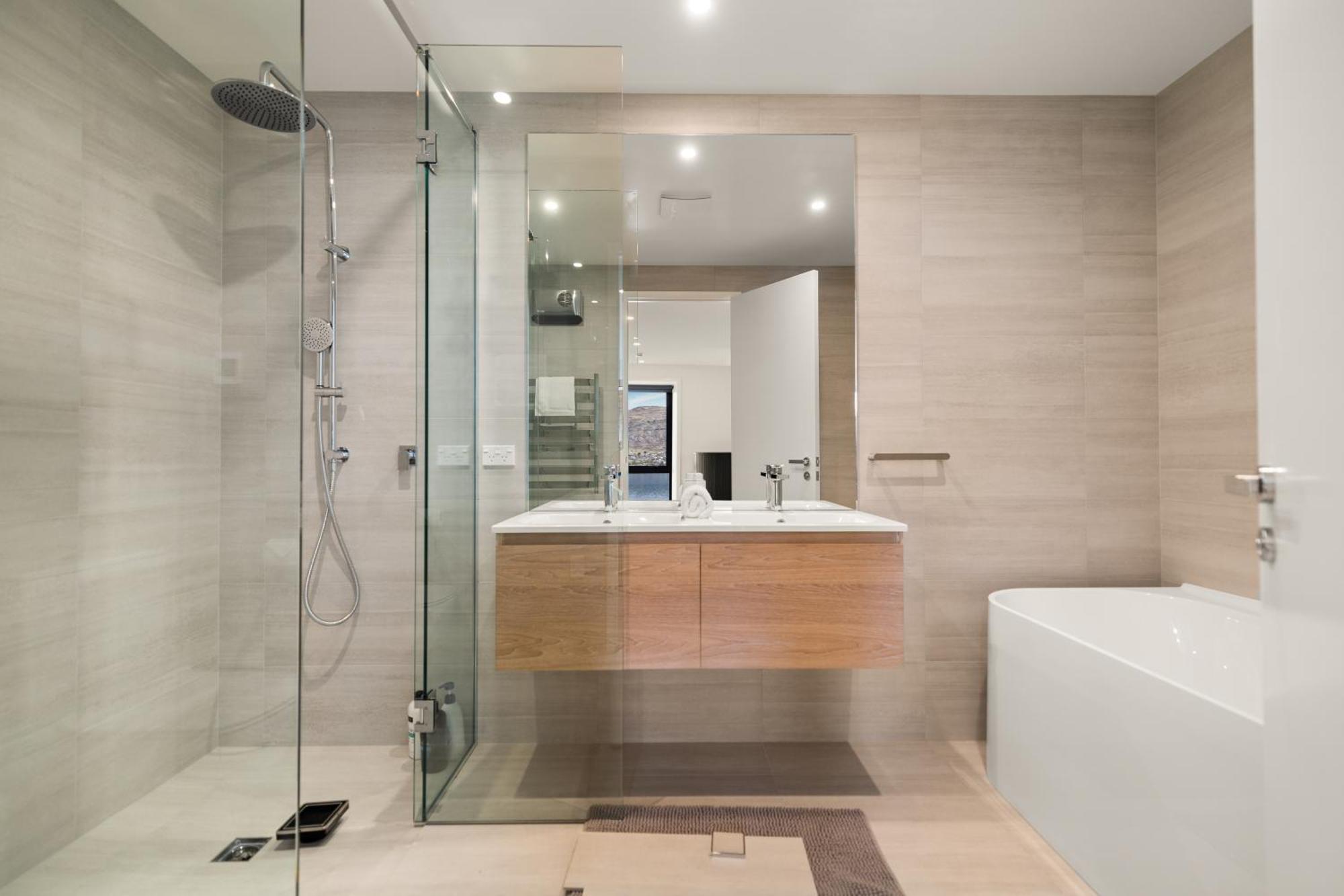 Warning Extreme Views 4 Bed 3 Bath Luxury * Queenstown